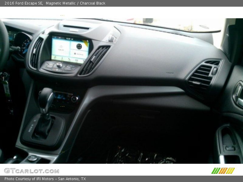 Magnetic Metallic / Charcoal Black 2016 Ford Escape SE