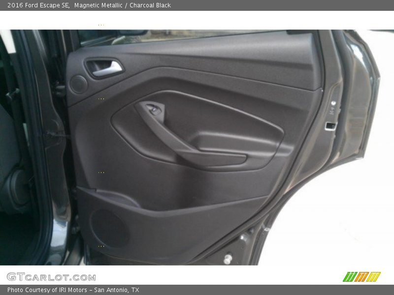 Magnetic Metallic / Charcoal Black 2016 Ford Escape SE