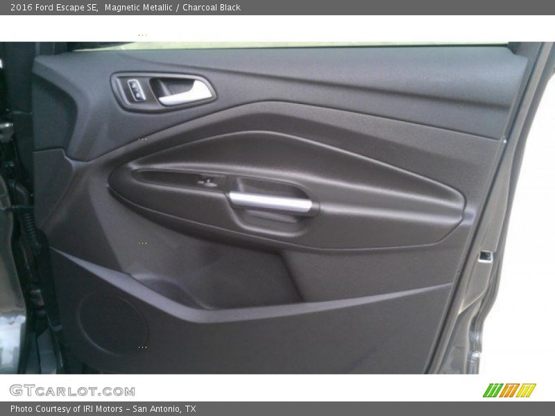Magnetic Metallic / Charcoal Black 2016 Ford Escape SE