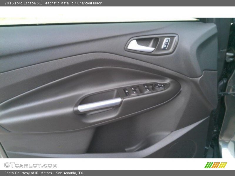 Magnetic Metallic / Charcoal Black 2016 Ford Escape SE