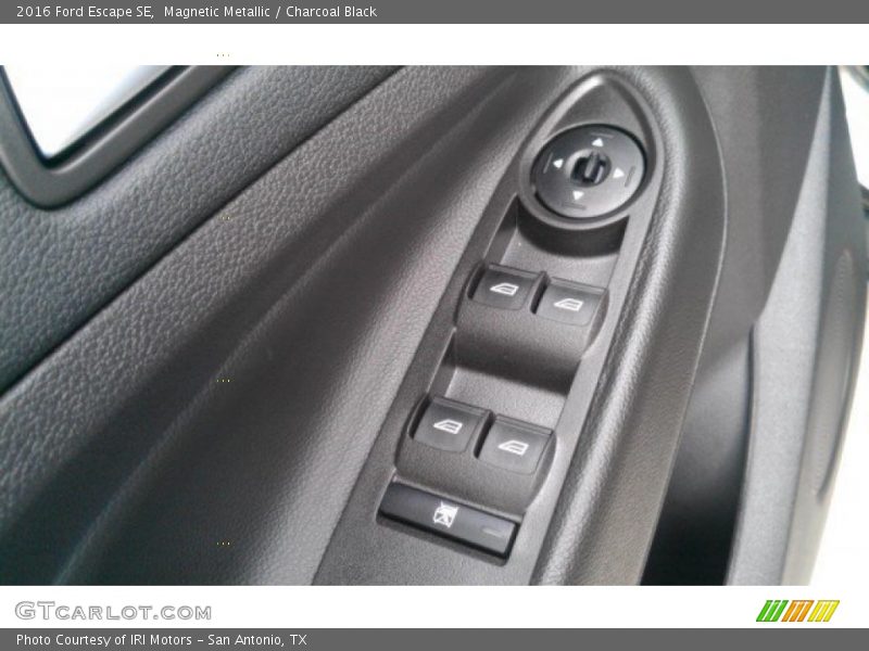 Magnetic Metallic / Charcoal Black 2016 Ford Escape SE