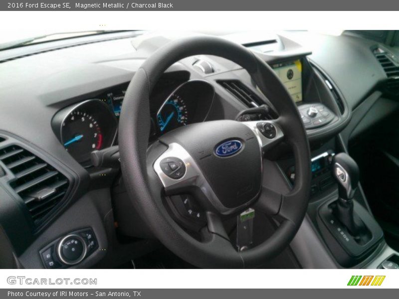 Magnetic Metallic / Charcoal Black 2016 Ford Escape SE