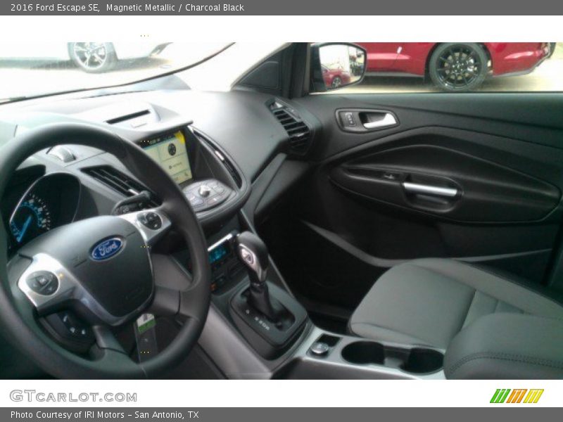 Magnetic Metallic / Charcoal Black 2016 Ford Escape SE