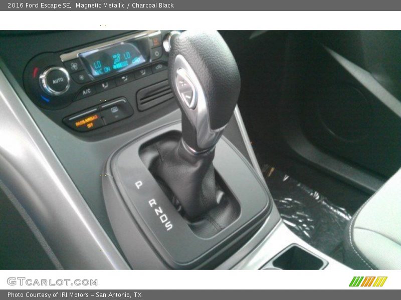Magnetic Metallic / Charcoal Black 2016 Ford Escape SE