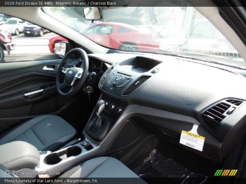 Magnetic Metallic / Charcoal Black 2016 Ford Escape SE 4WD