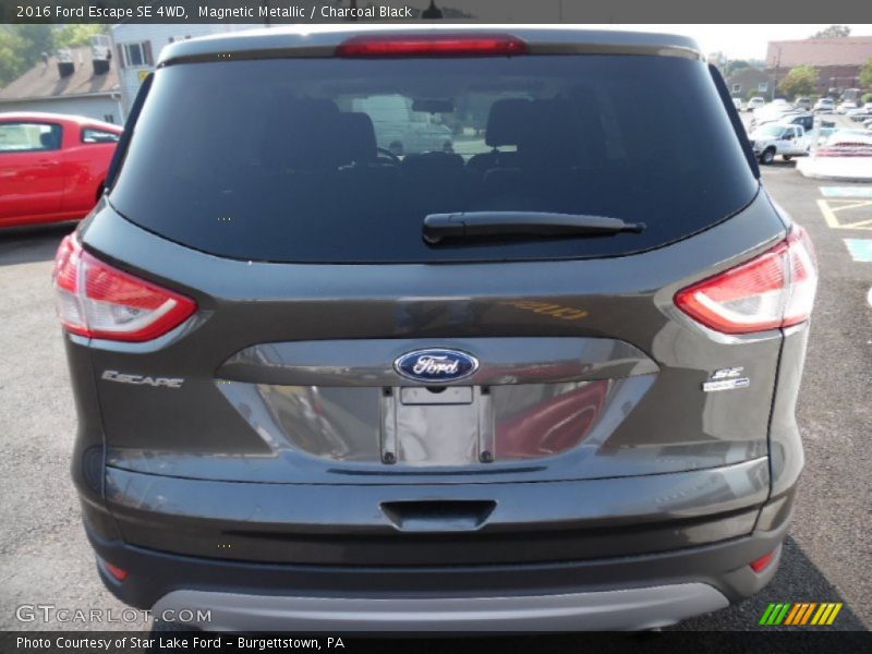 Magnetic Metallic / Charcoal Black 2016 Ford Escape SE 4WD
