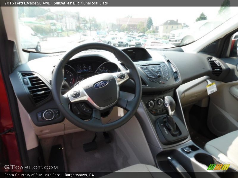 Sunset Metallic / Charcoal Black 2016 Ford Escape SE 4WD