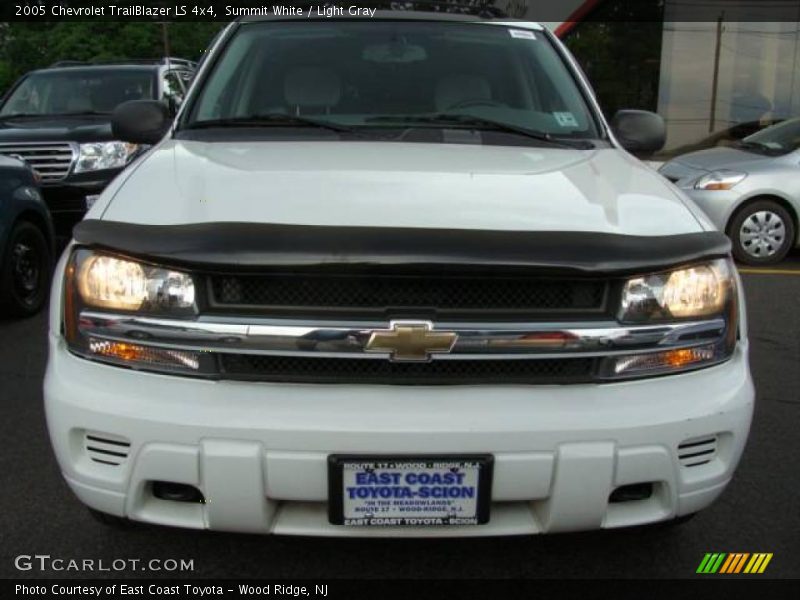 Summit White / Light Gray 2005 Chevrolet TrailBlazer LS 4x4