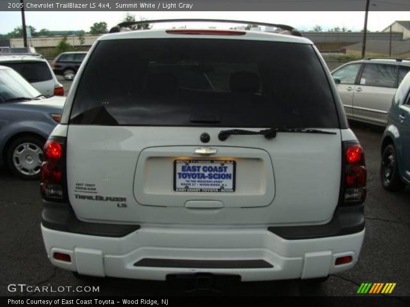 Summit White / Light Gray 2005 Chevrolet TrailBlazer LS 4x4