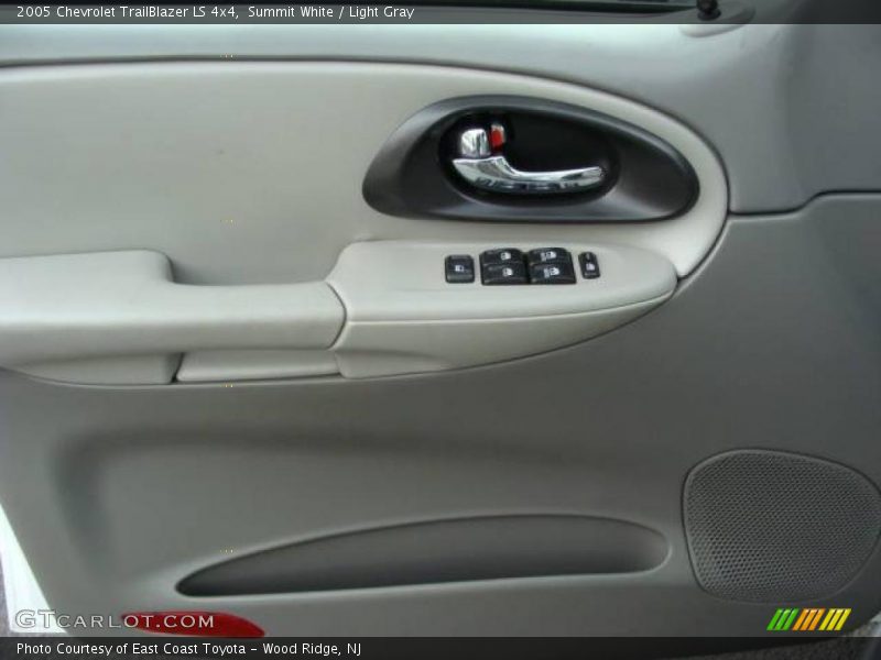 Summit White / Light Gray 2005 Chevrolet TrailBlazer LS 4x4