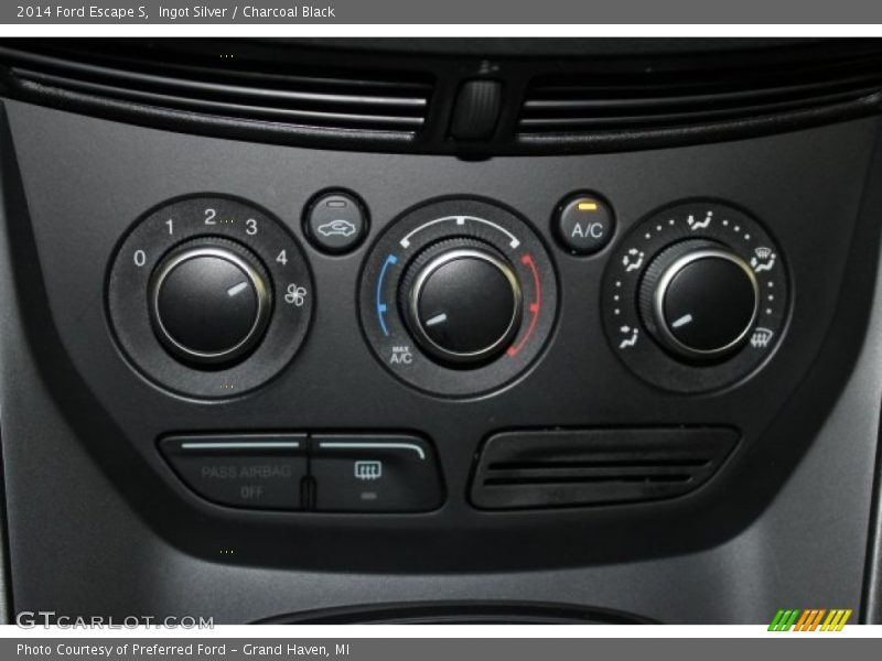 Ingot Silver / Charcoal Black 2014 Ford Escape S