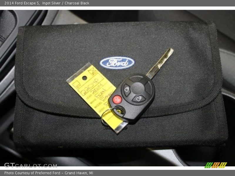 Ingot Silver / Charcoal Black 2014 Ford Escape S