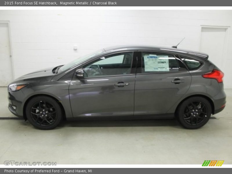 Magnetic Metallic / Charcoal Black 2015 Ford Focus SE Hatchback