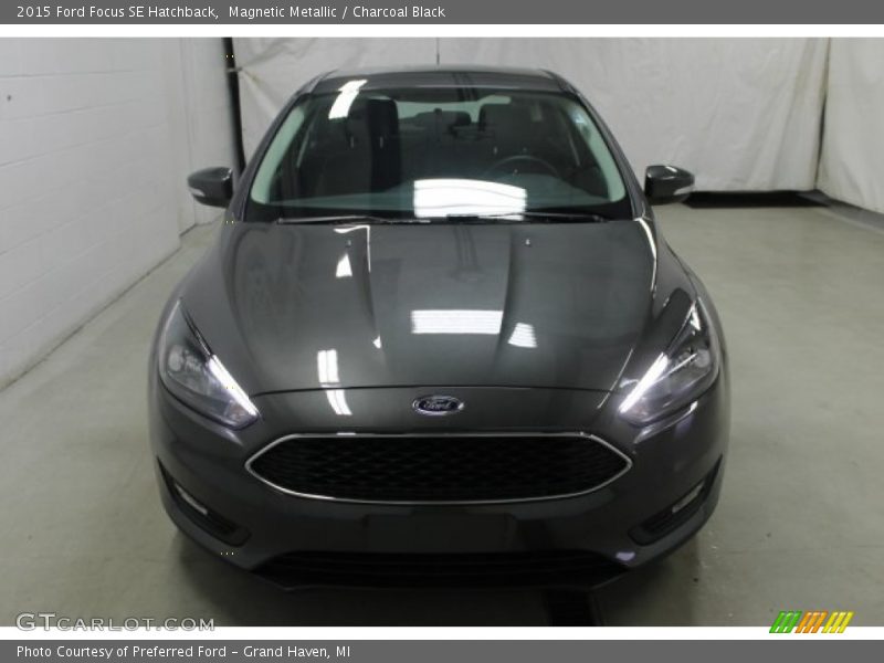 Magnetic Metallic / Charcoal Black 2015 Ford Focus SE Hatchback