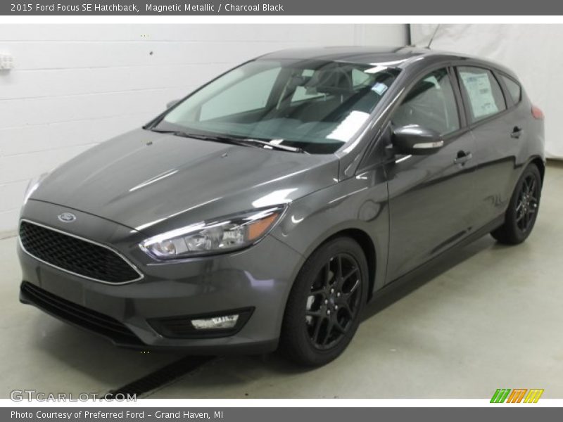 Magnetic Metallic / Charcoal Black 2015 Ford Focus SE Hatchback