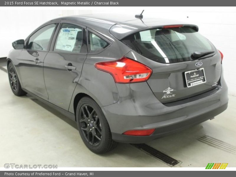 Magnetic Metallic / Charcoal Black 2015 Ford Focus SE Hatchback