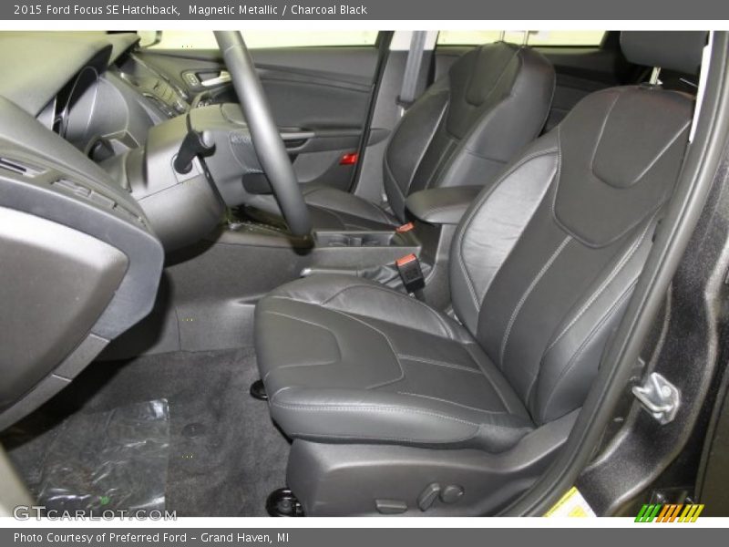 Magnetic Metallic / Charcoal Black 2015 Ford Focus SE Hatchback