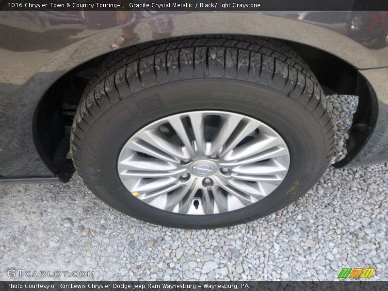 Granite Crystal Metallic / Black/Light Graystone 2016 Chrysler Town & Country Touring-L