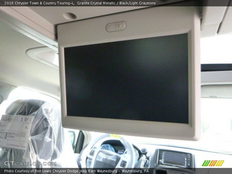 Granite Crystal Metallic / Black/Light Graystone 2016 Chrysler Town & Country Touring-L