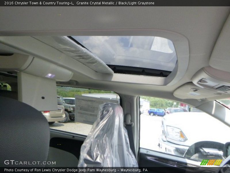 Granite Crystal Metallic / Black/Light Graystone 2016 Chrysler Town & Country Touring-L