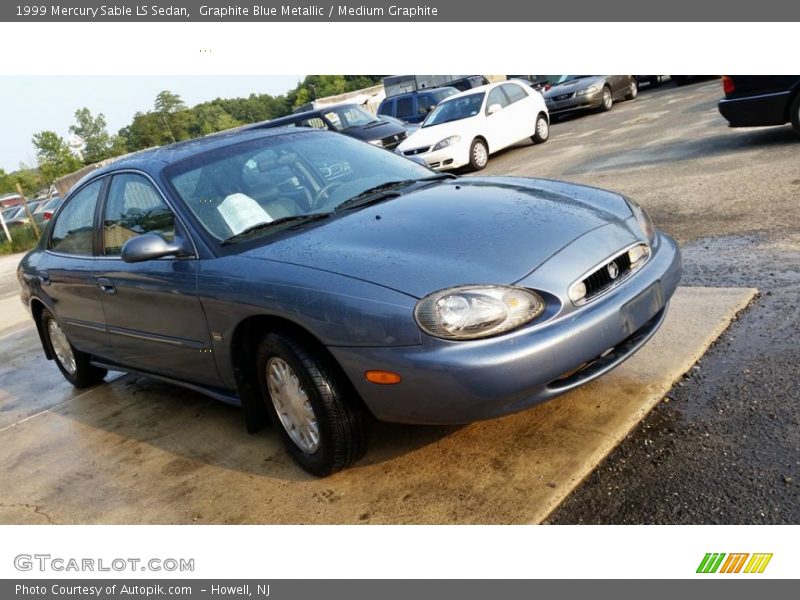 Front 3/4 View of 1999 Sable LS Sedan