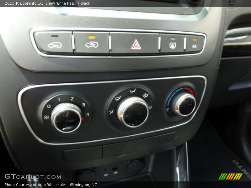 Snow White Pearl / Black 2015 Kia Sorento LX