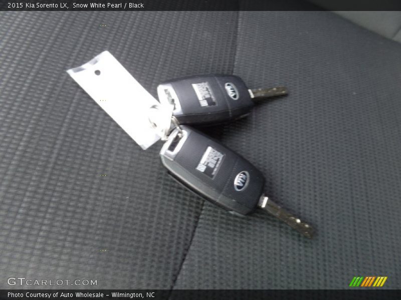 Snow White Pearl / Black 2015 Kia Sorento LX