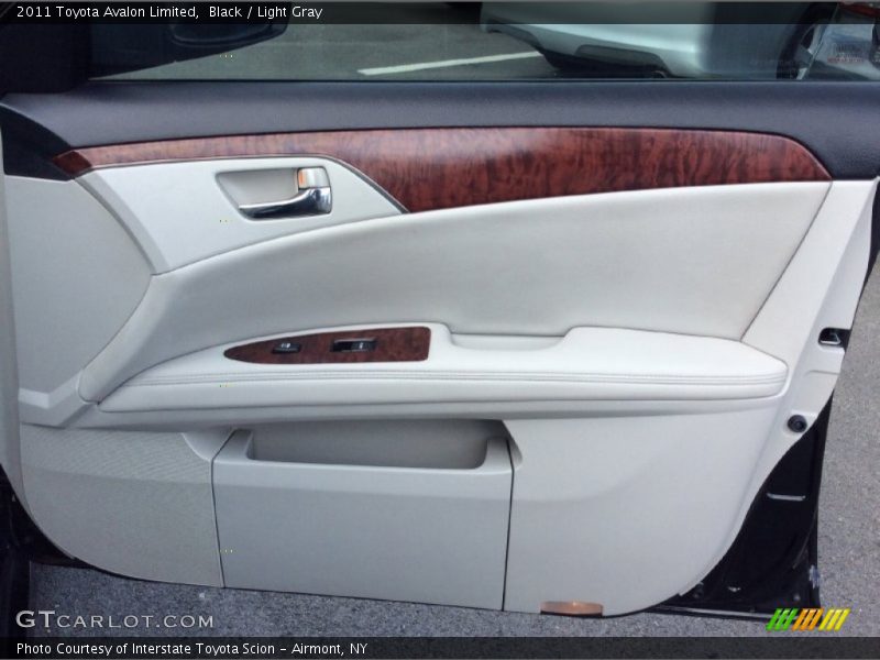 Black / Light Gray 2011 Toyota Avalon Limited