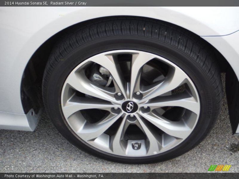 Radiant Silver / Gray 2014 Hyundai Sonata SE