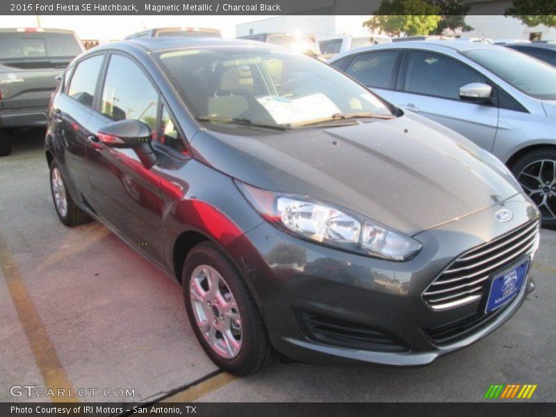 Magnetic Metallic / Charcoal Black 2016 Ford Fiesta SE Hatchback