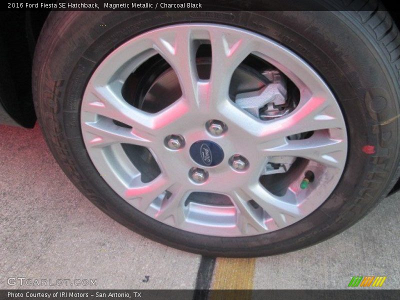 Magnetic Metallic / Charcoal Black 2016 Ford Fiesta SE Hatchback