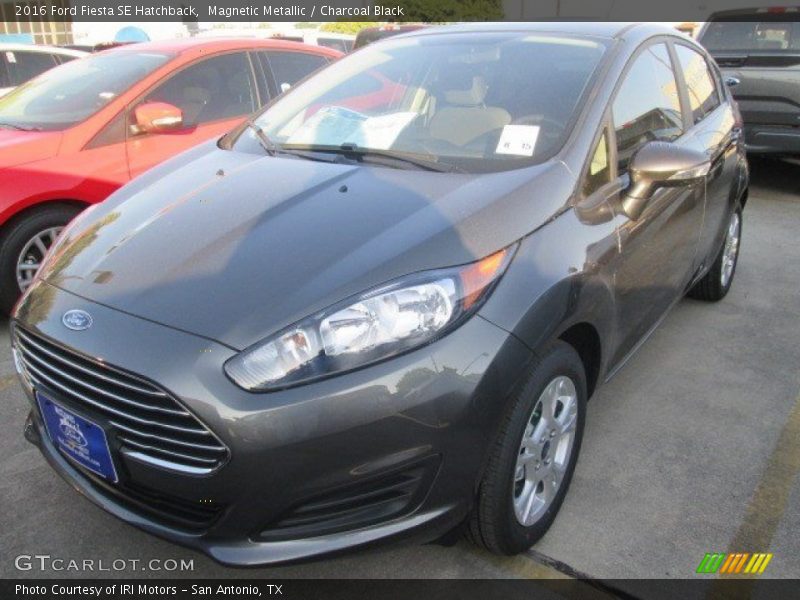 Magnetic Metallic / Charcoal Black 2016 Ford Fiesta SE Hatchback