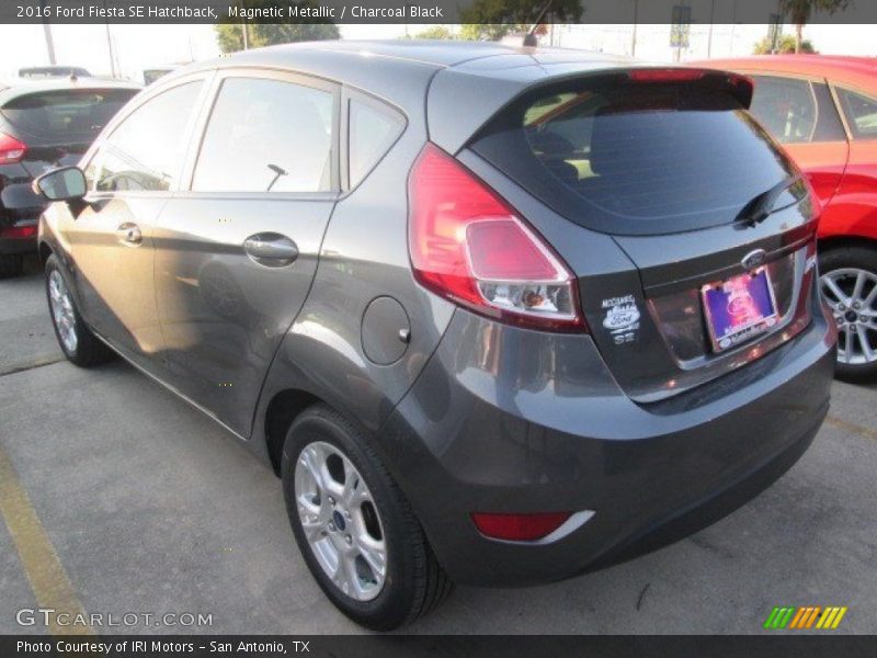 Magnetic Metallic / Charcoal Black 2016 Ford Fiesta SE Hatchback