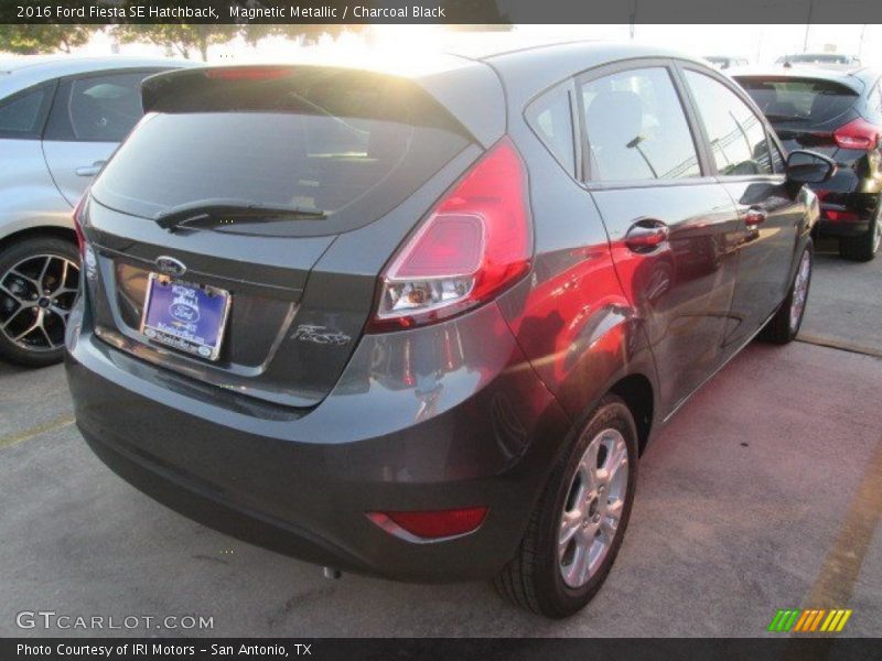 Magnetic Metallic / Charcoal Black 2016 Ford Fiesta SE Hatchback