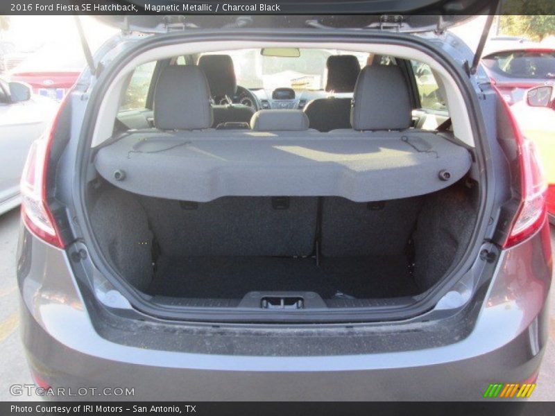 Magnetic Metallic / Charcoal Black 2016 Ford Fiesta SE Hatchback