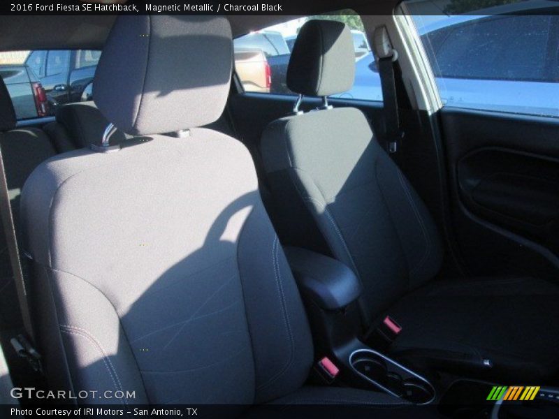 Magnetic Metallic / Charcoal Black 2016 Ford Fiesta SE Hatchback