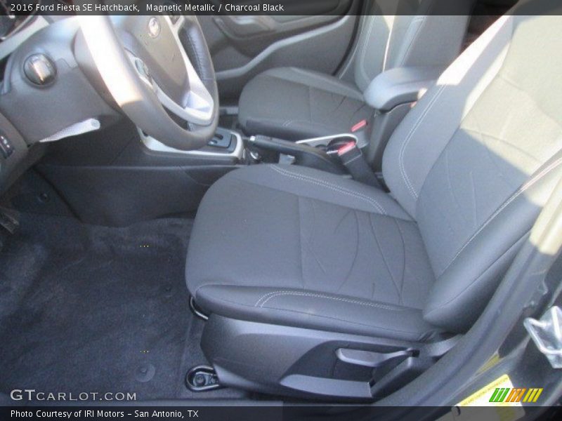 Magnetic Metallic / Charcoal Black 2016 Ford Fiesta SE Hatchback
