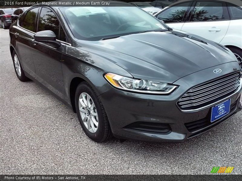 Magnetic Metallic / Medium Earth Gray 2016 Ford Fusion S