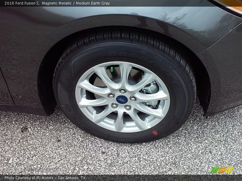 Magnetic Metallic / Medium Earth Gray 2016 Ford Fusion S