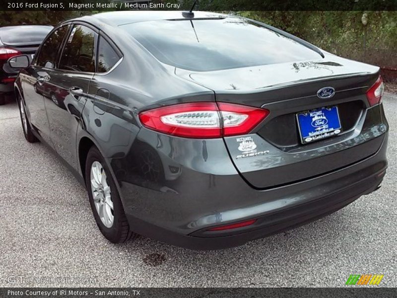Magnetic Metallic / Medium Earth Gray 2016 Ford Fusion S