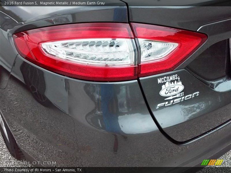 Magnetic Metallic / Medium Earth Gray 2016 Ford Fusion S