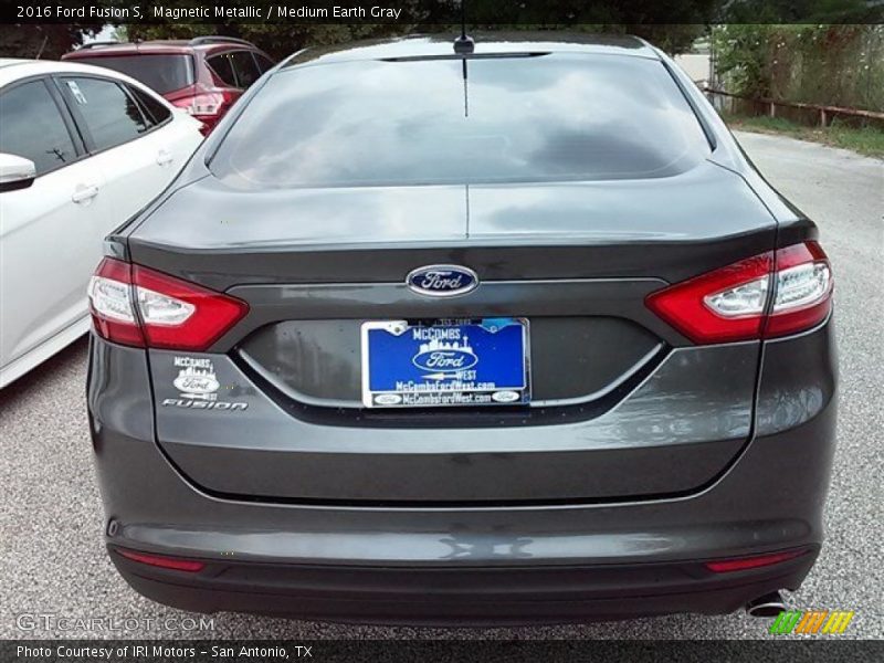 Magnetic Metallic / Medium Earth Gray 2016 Ford Fusion S