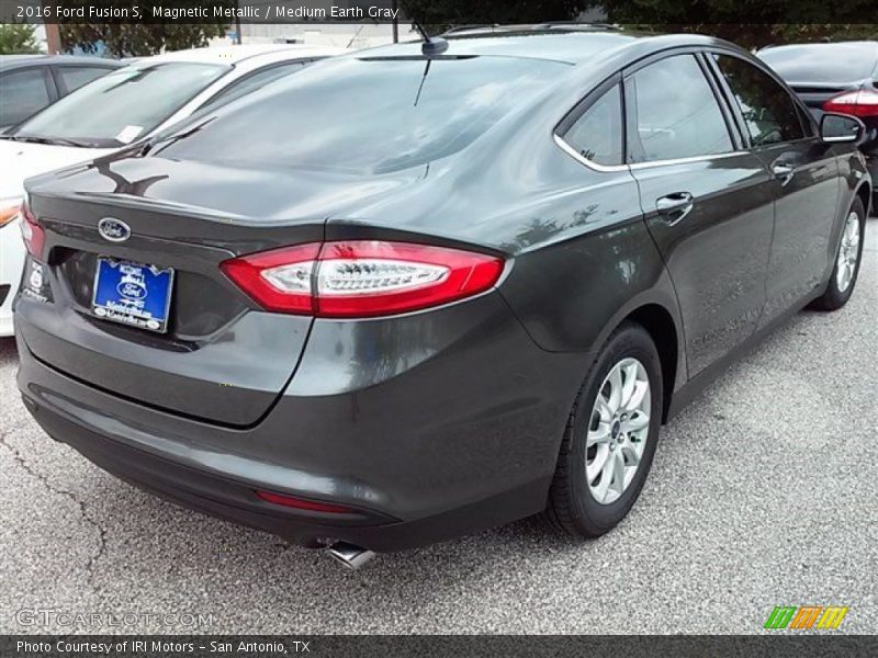 Magnetic Metallic / Medium Earth Gray 2016 Ford Fusion S