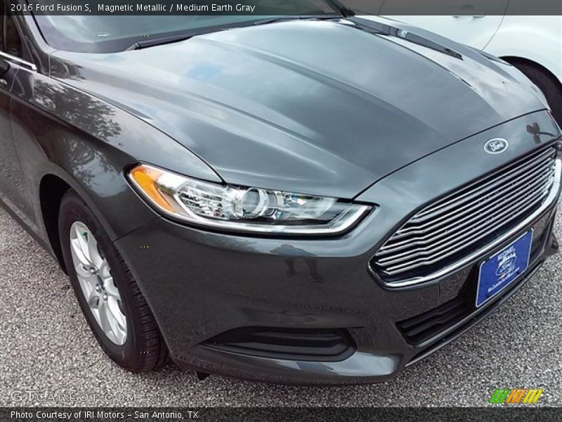 Magnetic Metallic / Medium Earth Gray 2016 Ford Fusion S