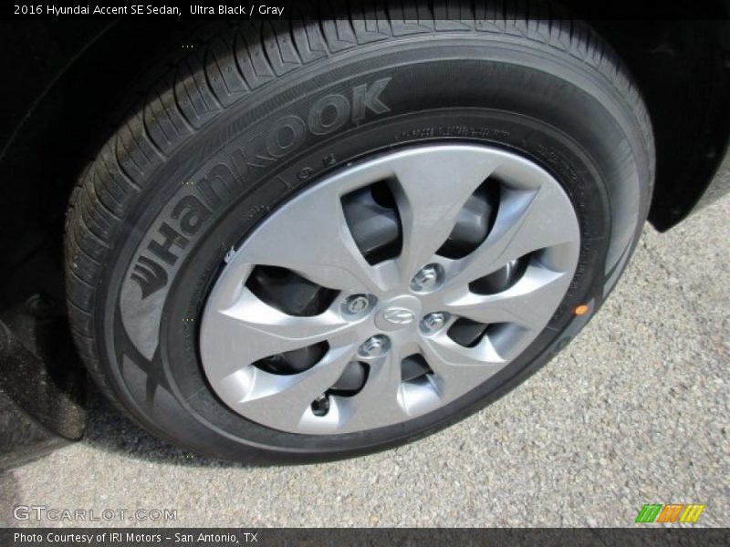 Ultra Black / Gray 2016 Hyundai Accent SE Sedan