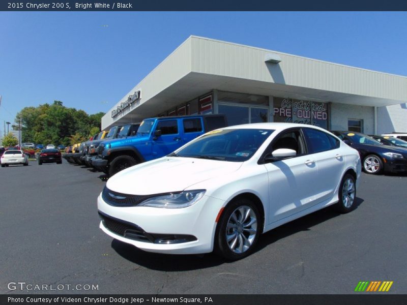 Bright White / Black 2015 Chrysler 200 S