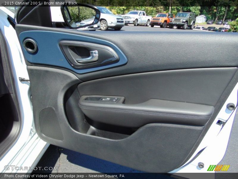 Bright White / Black 2015 Chrysler 200 S