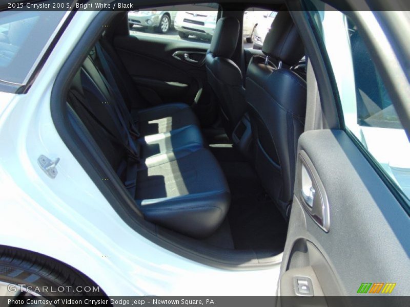 Bright White / Black 2015 Chrysler 200 S