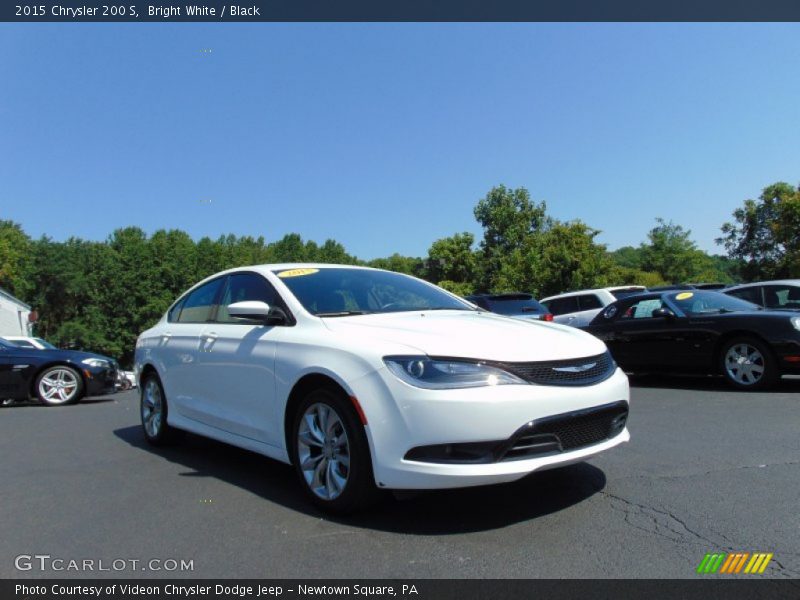 Bright White / Black 2015 Chrysler 200 S
