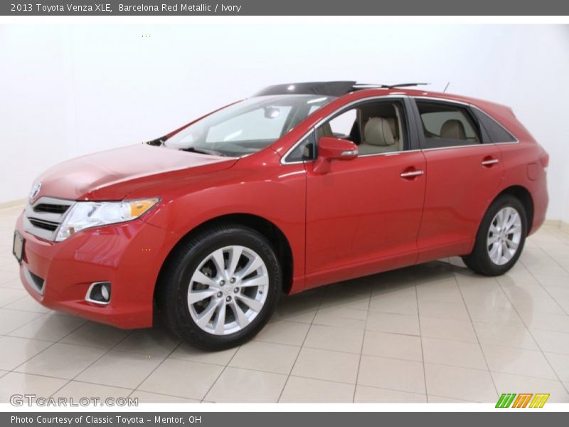 Front 3/4 View of 2013 Venza XLE